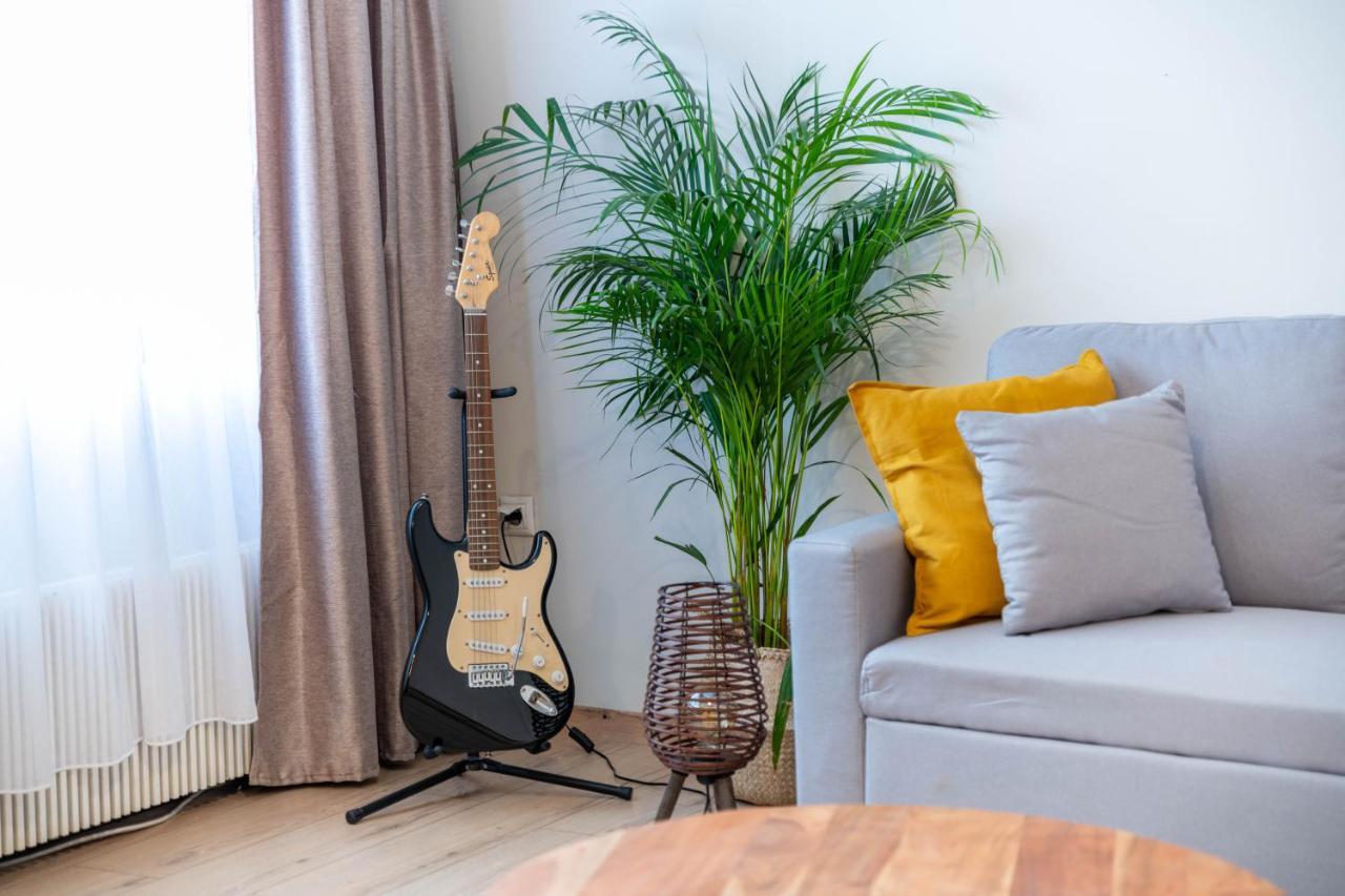 Boho Chic Under Acropolis Apartment *